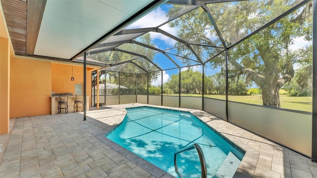 5370 Boxtree Ct, Dade City, FL 33523 - swimming pool featuring a patio and glass enclosure