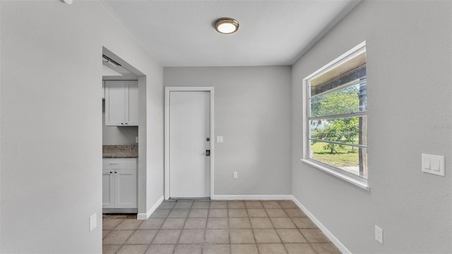 1017 Fleming Ave, Lakeland, FL 33815 - foyer with baseboards