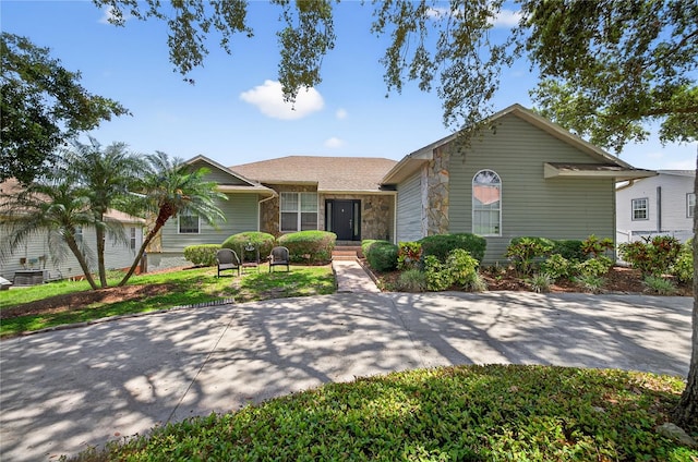 1922 Matthew Ct, Lakeland, FL 33813 - view of front of house with stone siding
