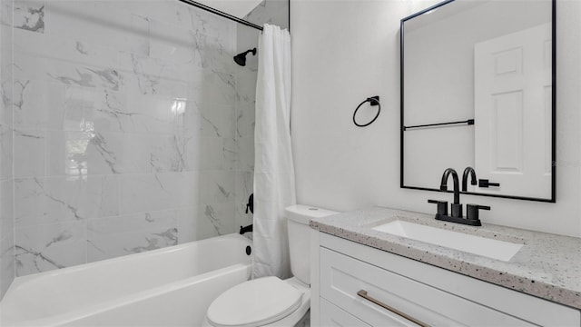 408 Sycamore St SW, Fort Meade, FL 33841 - full bath with shower / bath combination with curtain, vanity, and toilet