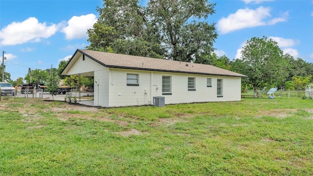 408 Sycamore St SW, Fort Meade, FL 33841 - rear view of property featuring cooling unit