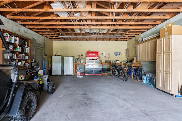 2331 D R Bryant Rd, Lakeland, FL 33810 - garage with a workshop area