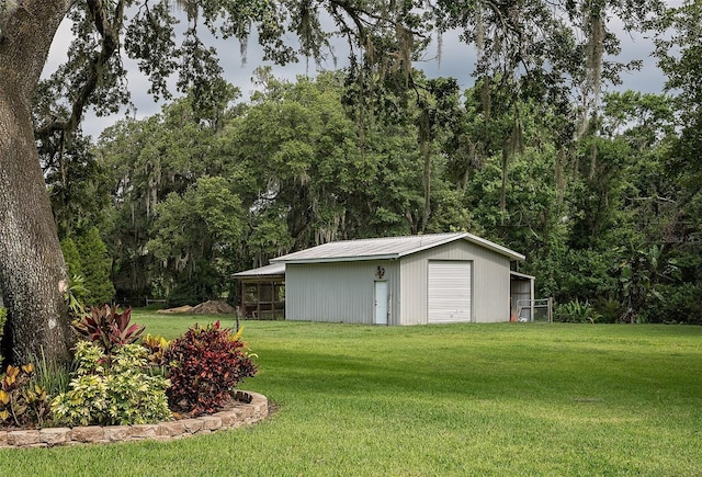 2331 D R Bryant Rd, Lakeland, FL 33810 - view of green lawn featuring a detached garage, a pole building, and an outbuilding