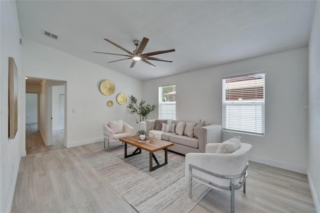 113 Patrick Henry Rd, Bartow, FL 33830 - living room featuring light wood finished floors, a ceiling fan, and vaulted ceiling