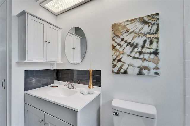 113 Patrick Henry Rd, Bartow, FL 33830 - bathroom with vanity and tasteful backsplash