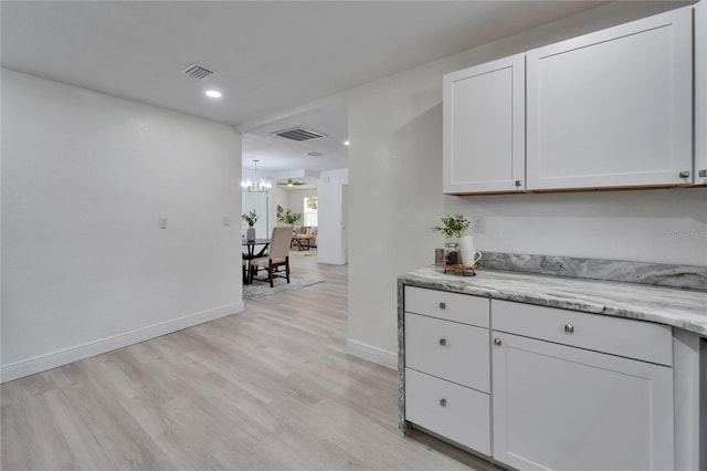 113 Patrick Henry Rd, Bartow, FL 33830 - bar area featuring light wood-type flooring, a chandelier, and recessed lighting