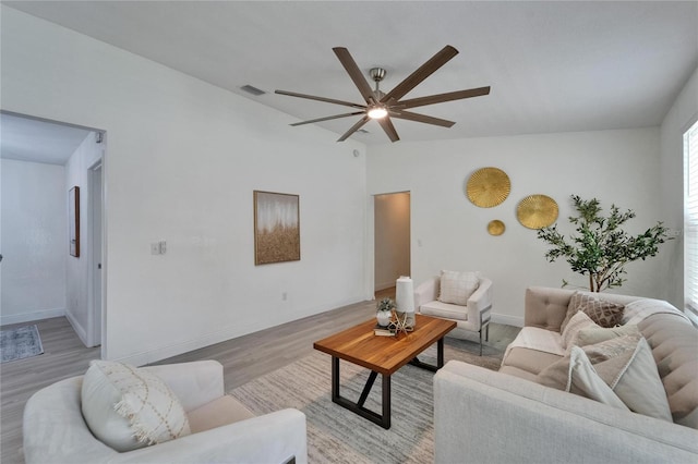 113 Patrick Henry Rd, Bartow, FL 33830 - living area with a ceiling fan, light wood-style floors, and vaulted ceiling