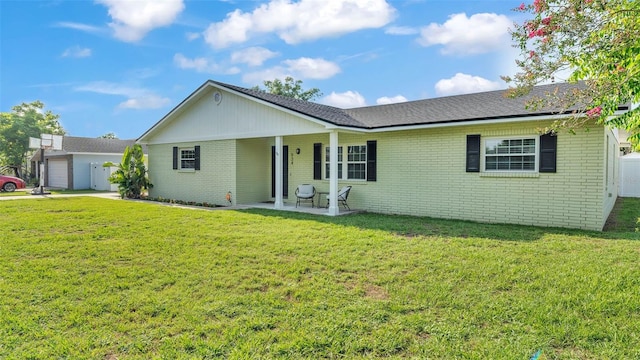 934 Point View Ln, Lakeland, FL 33813 - ranch-style home with brick siding, a front yard, and a shingled roof