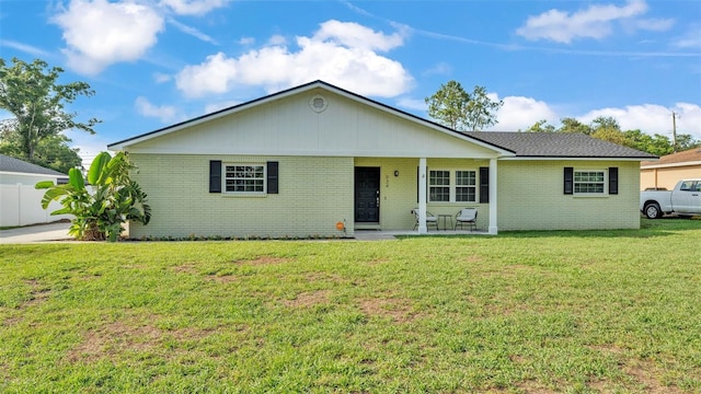 934 Point View Ln, Lakeland, FL 33813 - ranch-style home featuring brick siding and a front lawn