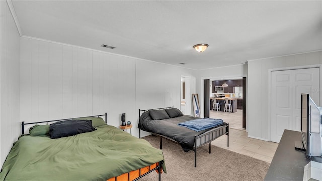 934 Point View Ln, Lakeland, FL 33813 - tiled bedroom with ornamental molding