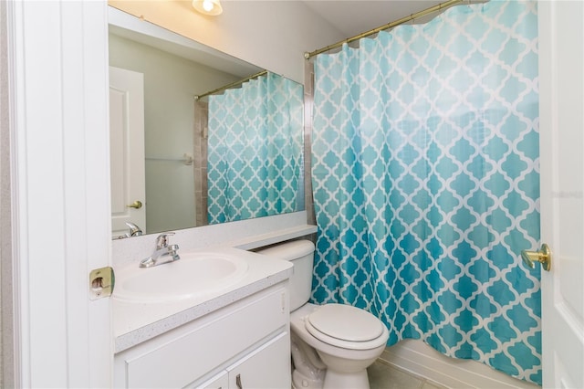 8323 Greystone Dr, Lakeland, FL 33810 - full bath featuring vanity and toilet