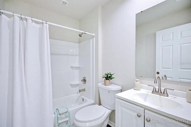 2438 W Wellston Rd, Avon Park, FL 33825 - bathroom featuring toilet, vanity, and shower / tub combo with curtain
