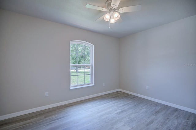 2438 W Wellston Rd, Avon Park, FL 33825 - empty room with wood finished floors, ceiling fan, and baseboards