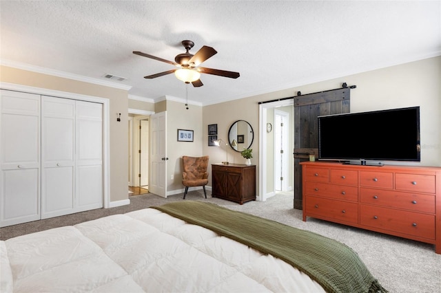 6819 Broken Arrow Trl S, Lakeland, FL 33813 - bedroom featuring light carpet, ornamental molding, a closet, a barn door, and ceiling fan