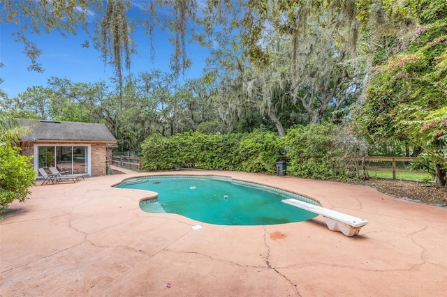 6819 Broken Arrow Trl S, Lakeland, FL 33813 - view of pool with a patio, a diving board, and view of scattered trees