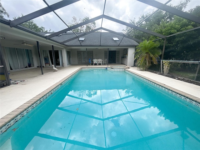 1909 Masters Way, Plant City, FL 33566 - view of pool featuring a patio, a ceiling fan, glass enclosure, and a pool with connected hot tub