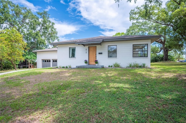 818 Woodward St, Lakeland, FL 33803 - view of front facade featuring a garage and a front yard