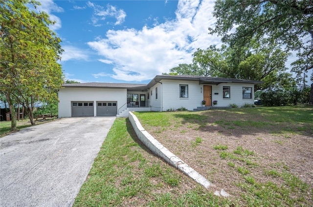 818 Woodward St, Lakeland, FL 33803 - ranch-style home featuring an attached garage, driveway, and a front lawn