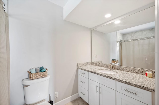 818 Woodward St, Lakeland, FL 33803 - full bath featuring vanity, toilet, baseboards, a shower with shower curtain, and tile patterned floors