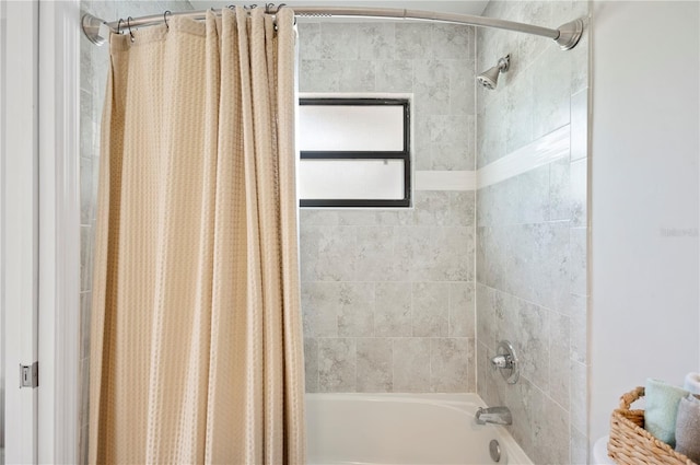 818 Woodward St, Lakeland, FL 33803 - bathroom featuring shower / bathtub combination with curtain