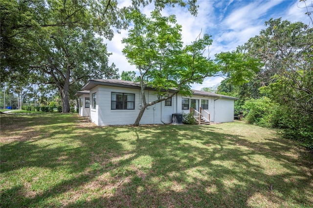 818 Woodward St, Lakeland, FL 33803 - back of property with entry steps and a lawn