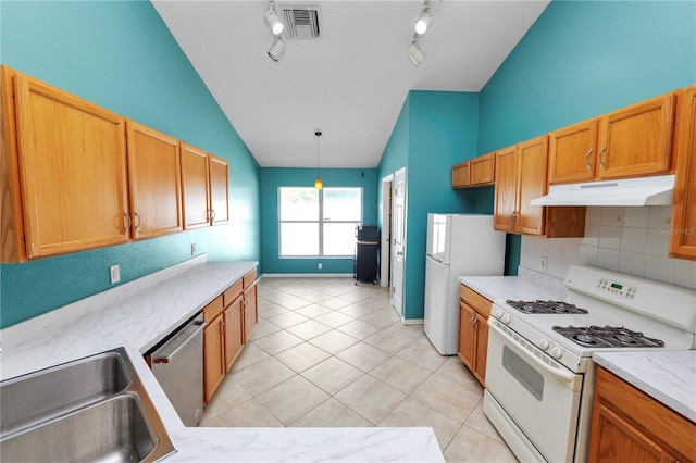 16804 Hawkridge Rd, Lithia, FL 33547 - kitchen featuring under cabinet range hood, white appliances, decorative backsplash, light tile patterned floors, and hanging light fixtures