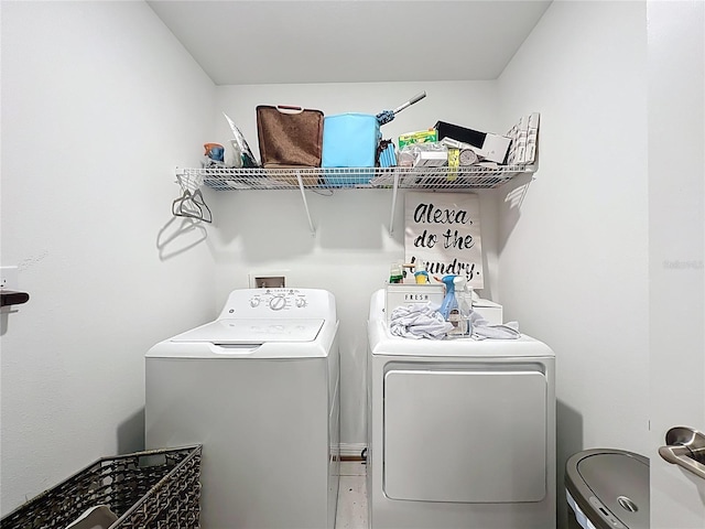 2929 Flying Blackbird Rd, Bartow, FL 33830 - laundry room featuring washing machine and dryer