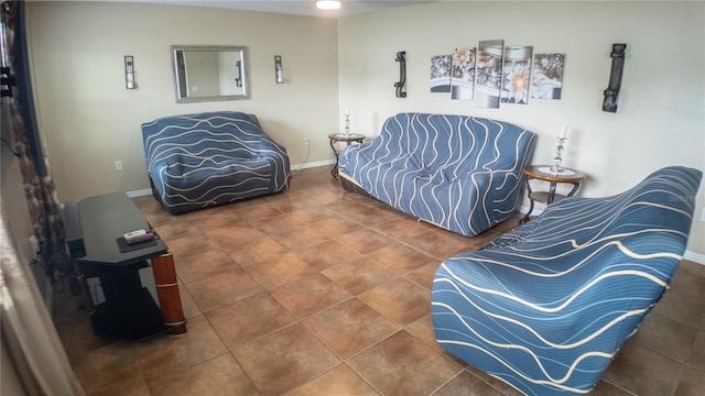 2170 Forest Lake Ave, Dundee, FL 33838 - living room with baseboards and tile patterned floors