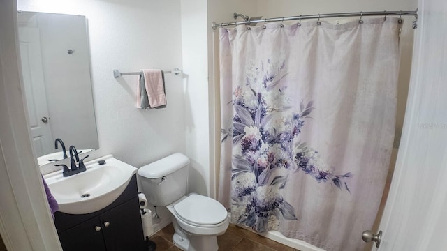 2170 Forest Lake Ave, Dundee, FL 33838 - bathroom with vanity, a shower with curtain, and tile patterned flooring