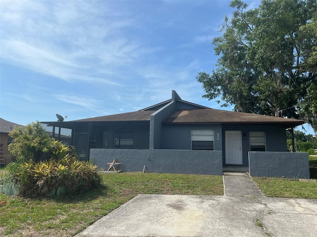 854 Shirley Ann Trl Unit 854/856, Lakeland, FL 33809 - ranch-style house with stucco siding, roof with shingles, and a front lawn