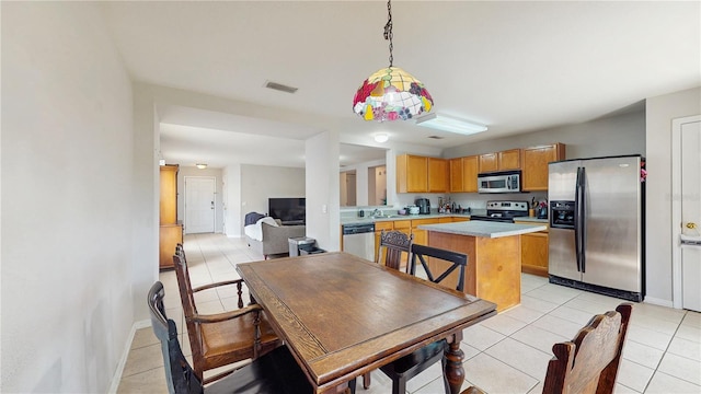 7337 Hunters Greene Cir, Lakeland, FL 33810 - dining room featuring light tile patterned floors and baseboards