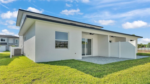1170 Windjammer Dr, Lakeland, FL 33803 - back of property with ceiling fan, stucco siding, a lawn, and a patio area