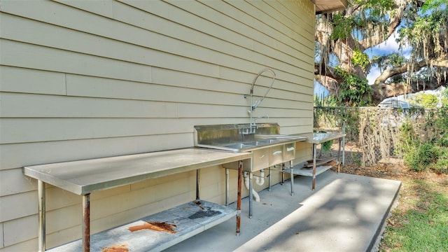 841 E Valencia St, Lakeland, FL 33805 - view of patio / terrace featuring exterior kitchen