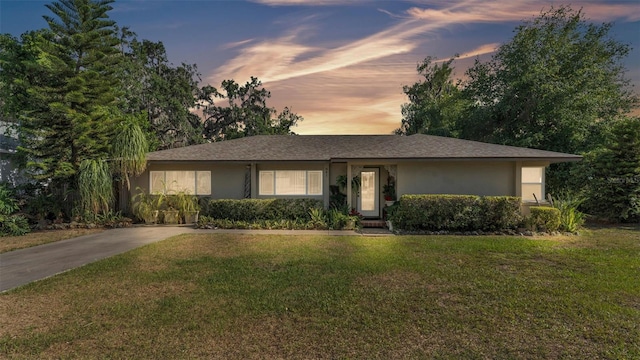 841 E Valencia St, Lakeland, FL 33805 - view of front facade with a front yard and stucco siding