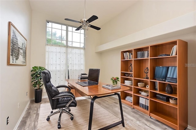 943 Hamilton Place Ln, Lakeland, FL 33813 - office space featuring ceiling fan and light wood-style flooring