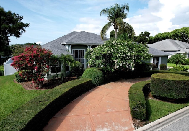 943 Hamilton Place Ln, Lakeland, FL 33813 - view of front of house with a front lawn