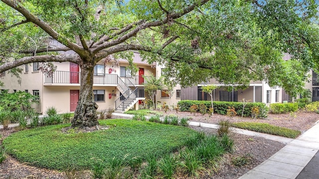 11704 Raintree Village Blvd Unit B, Temple Terrace, FL 33617 - surrounding community featuring stairs