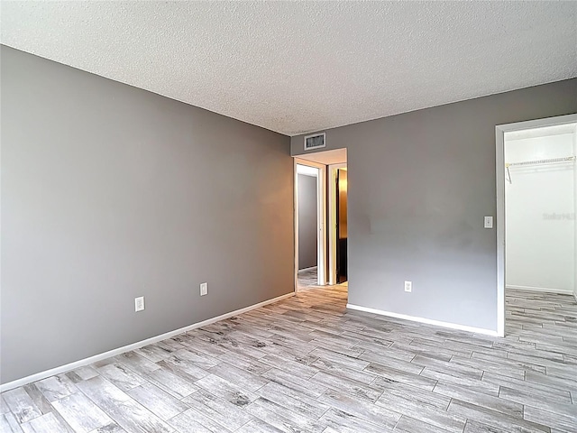 11704 Raintree Village Blvd Unit B, Temple Terrace, FL 33617 - unfurnished room featuring light wood-style floors and a textured ceiling
