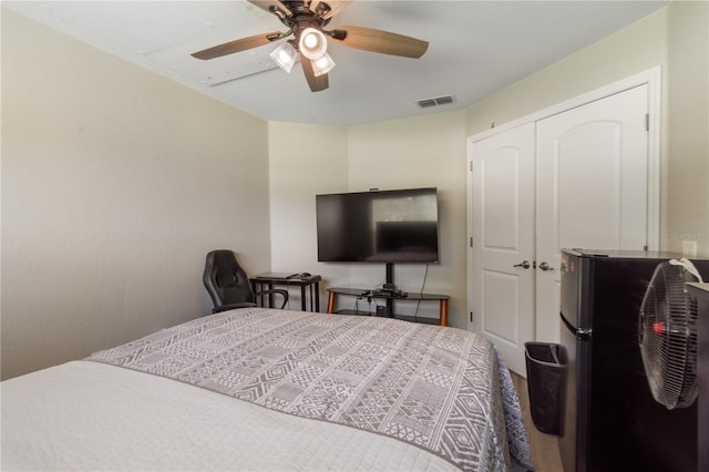 1531 Blue Sky Blvd, Haines City, FL 33844 - bedroom featuring freestanding refrigerator, ceiling fan, and a closet