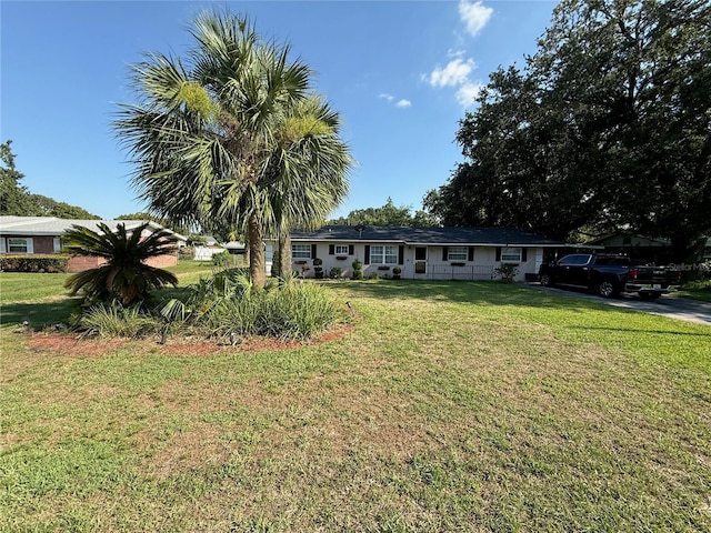 2424 Bates Ave SW, Winter Haven, FL 33880 - ranch-style house with a front yard
