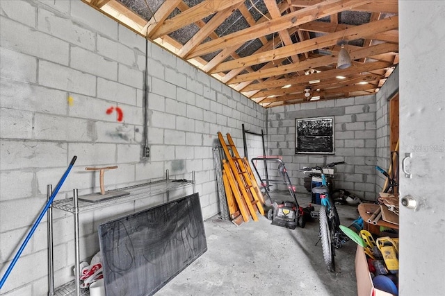 320 W Carver St, Lakeland, FL 33805 - garage featuring concrete block wall