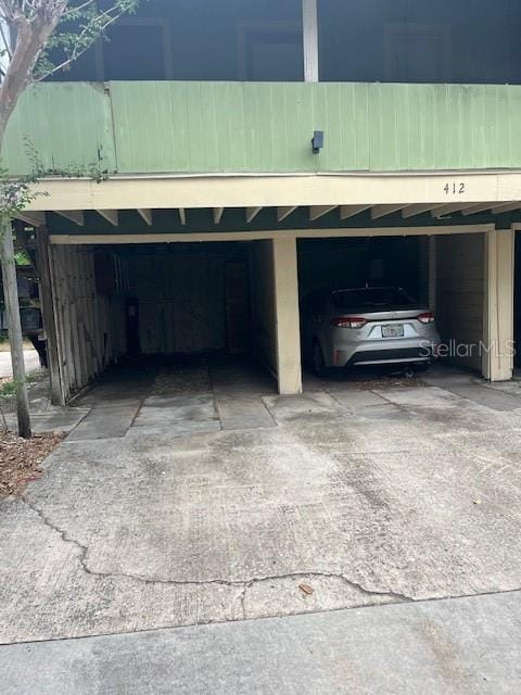 701 E Lime St, Lakeland, FL 33801 - garage featuring a carport and driveway