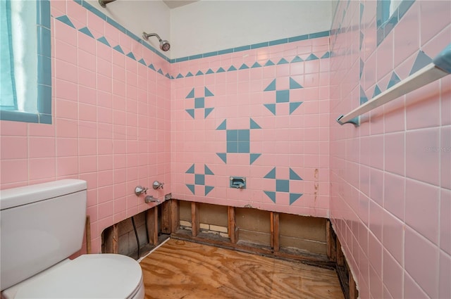 114 Pennsylvania Ave, Wauchula, FL 33873 - bathroom featuring toilet and tile walls