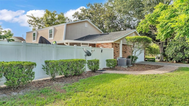 1910 Clubhouse Rd, Lakeland, FL 33813 - view of side of home featuring central AC