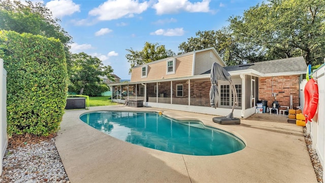 1910 Clubhouse Rd, Lakeland, FL 33813 - swimming pool with a sunroom and a patio