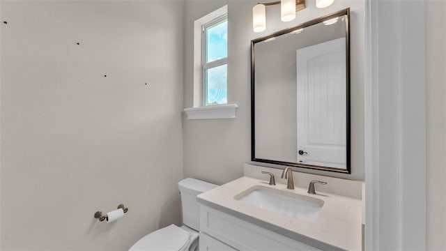 1385 Ewell Rd, Lakeland, FL 33811 - half bathroom featuring toilet and vanity