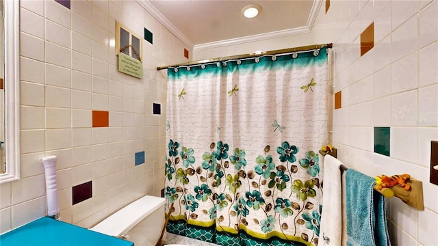 2333 Cheshire Pl, Lakeland, FL 33810 - bathroom featuring ornamental molding, tile walls, a shower with shower curtain, and toilet