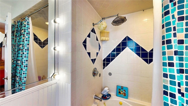2333 Cheshire Pl, Lakeland, FL 33810 - bathroom with shower / bath combination with curtain