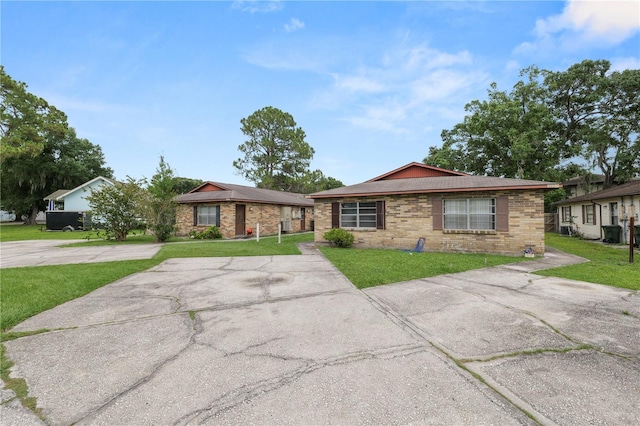 2118 S San Gully Rd Unit 2118 2120, Lakeland, FL 33803 - view of front of house with a front lawn and brick siding
