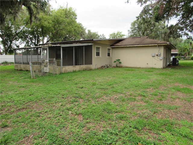 1440 Hackl Blvd, Bartow, FL 33830 - rear view of property with a sunroom, a lawn, and stucco siding
